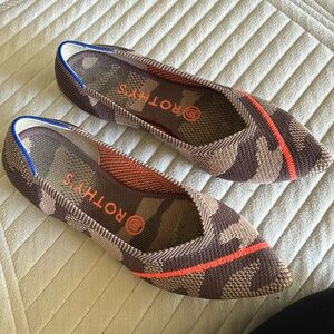 Rothys Point size 7- tan/grayish brown camo with orange stripe